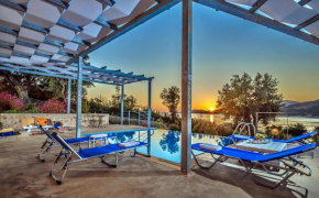 Zidanos Luxurious Sea Front Villa
